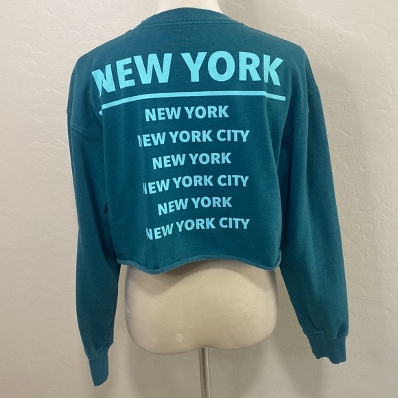 Wild Fable green New York City long sleeve cropped sweatshirt Size XS - Picture 5 of 5